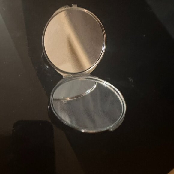 Artist Alphonse Mucha Mirror Compact Vienna Souvenir Fine Art Art Nouveau NWT - Picture 4 of 5